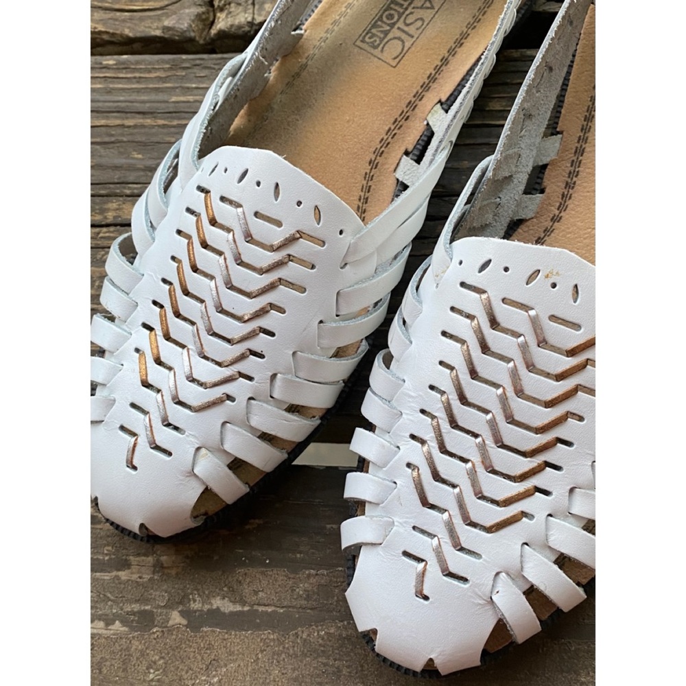 White Huaraches Size 8W (fits like 8M)